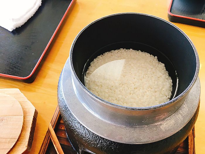 Cook the special brand Sado Rice